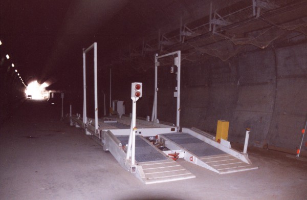Retourneur de camion pour le tunnel de Socatop